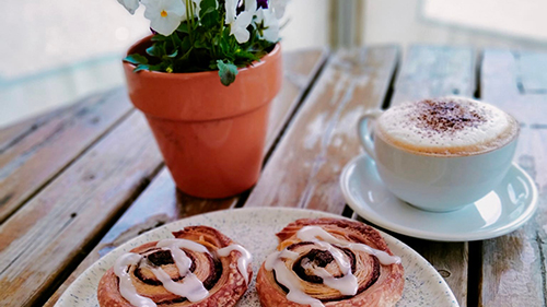 cinnamon-swirl-hot-drink-cafe-play-area-primrose-vale-farmshop-pyo-cheltenham